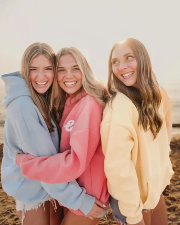 Lola-Winters-Pullover-Hoodie