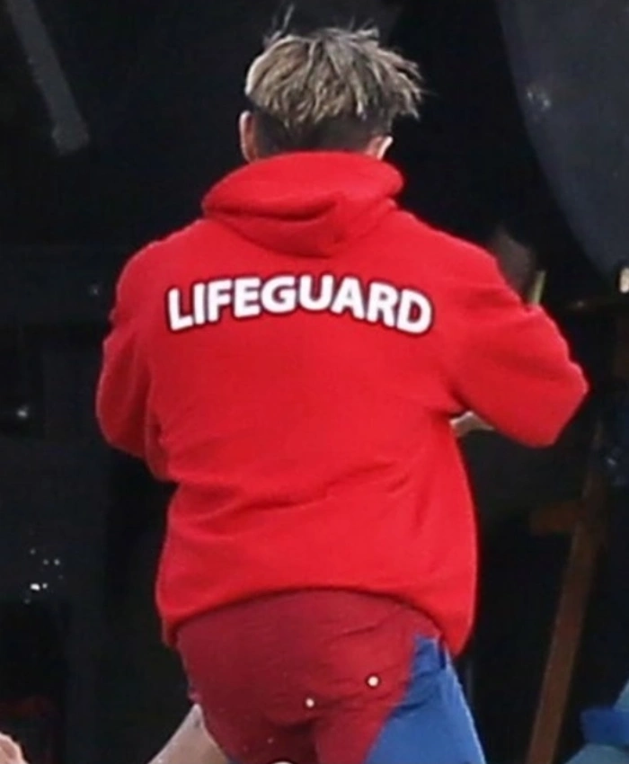 Baywatch-Lifeguard-Zac-Efron-Red-Hoodie