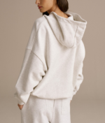 The-Princess-Diaries-S02-Princess-Andre-ADA-Pullover-Oversized-Light-Grey-Hoodie_3
