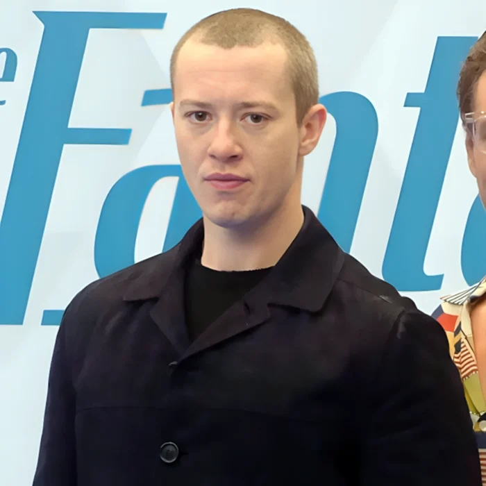 The-Fantastic-Four-JosephQuinn-Black-Jacket