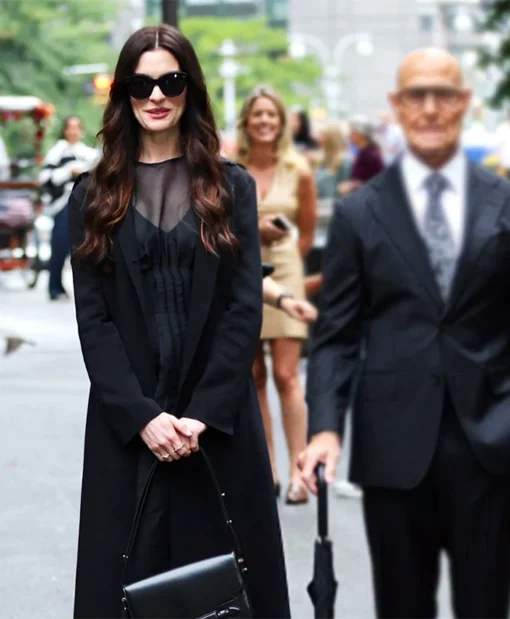 Shop-Anne-Hathaway-The-Devil-Wears-Prada-2-Black-Coat--510x619