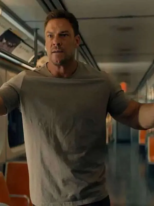 Alan-Ritchson-Runner-Reacher-S04-Grey-T-Shirt
