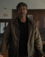 Lanterns-S01-Kyle-Chandler-Brown-Bomber-Jacket-4
