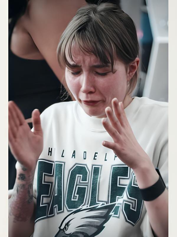 Project-Runway-S22-Philadelphia-Eagles-Graphic-Sweatshirt