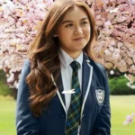 XO-Kitty-S03-Anna-Cathcart-Blue-Blazer-1