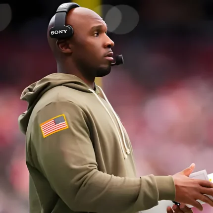 Houston-Texans-Salute-DeMeco-Ryans-Hoodie-800x800 (1)